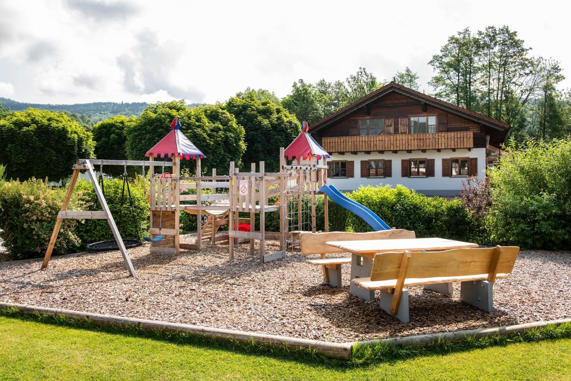 Bernrieder Hof Hotel Exterior photo